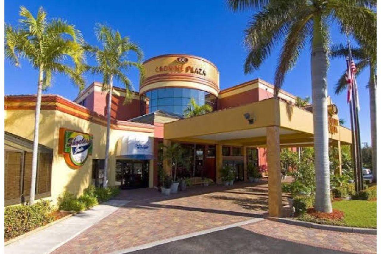 Doubletree By Hilton Fort Myers At Bell Tower Shops Extérieur photo