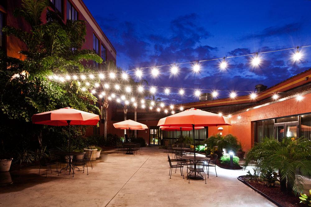Doubletree By Hilton Fort Myers At Bell Tower Shops Extérieur photo