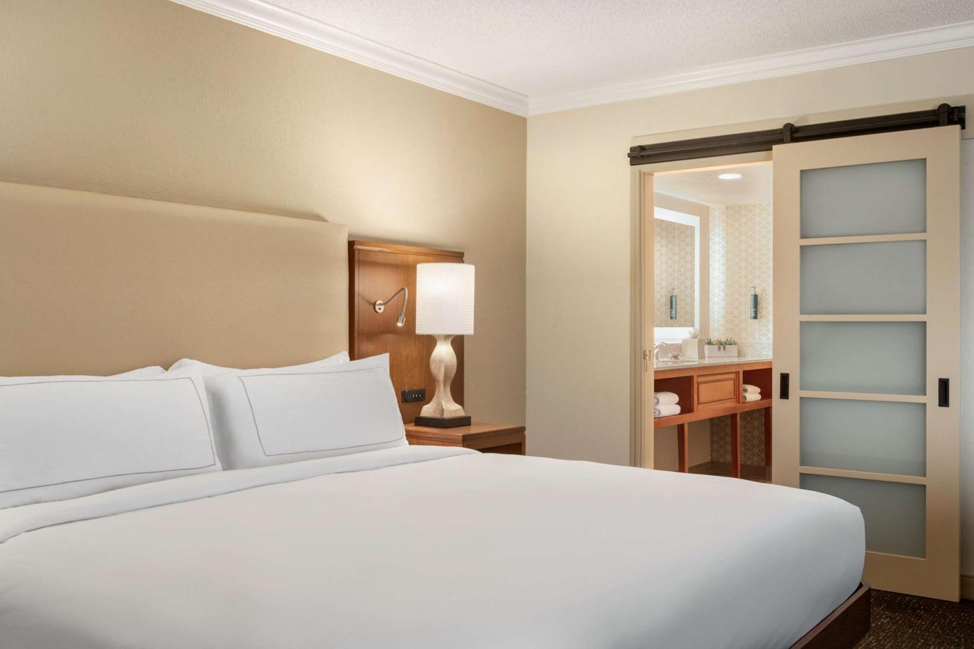 Doubletree By Hilton Fort Myers At Bell Tower Shops Extérieur photo
