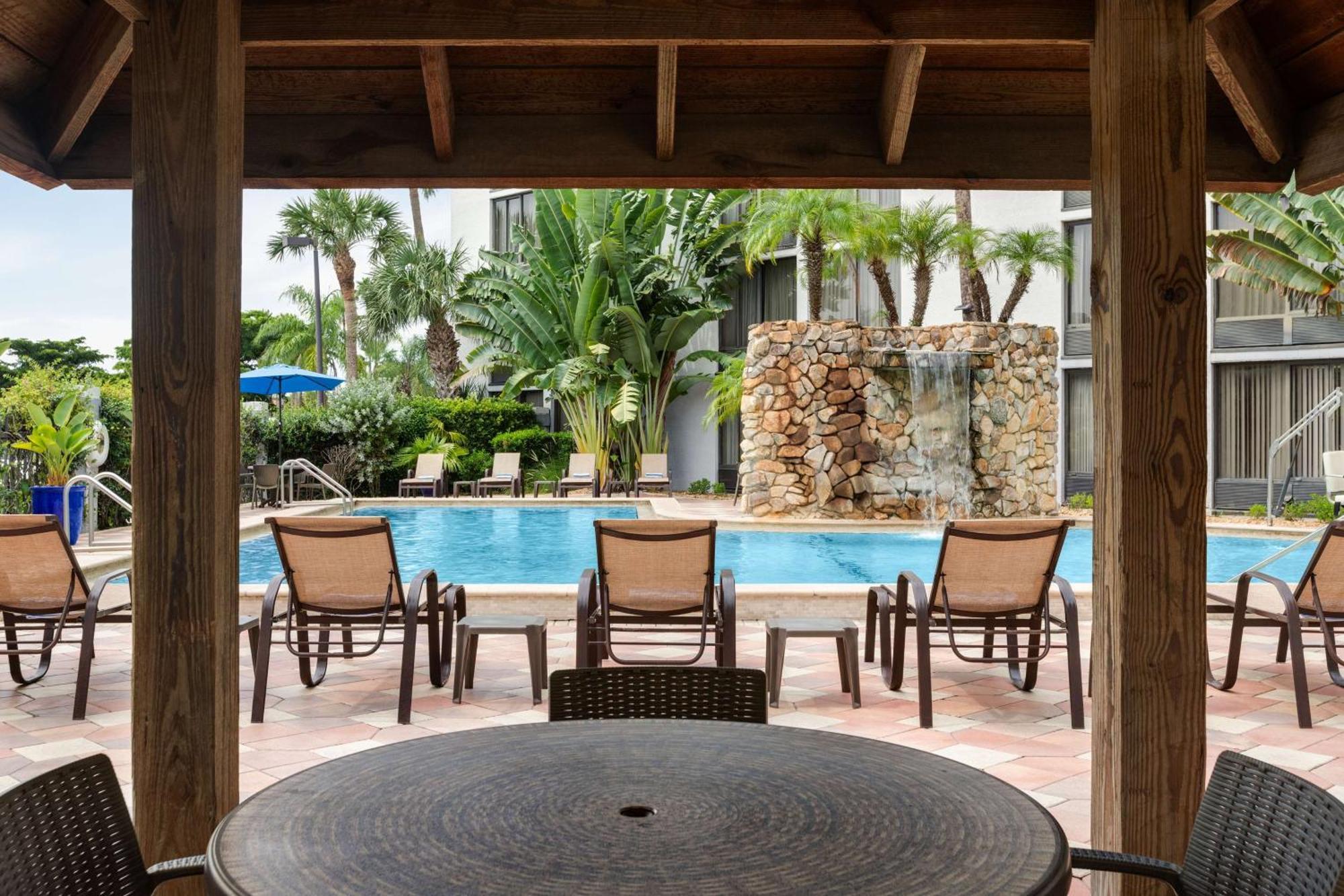 Doubletree By Hilton Fort Myers At Bell Tower Shops Extérieur photo