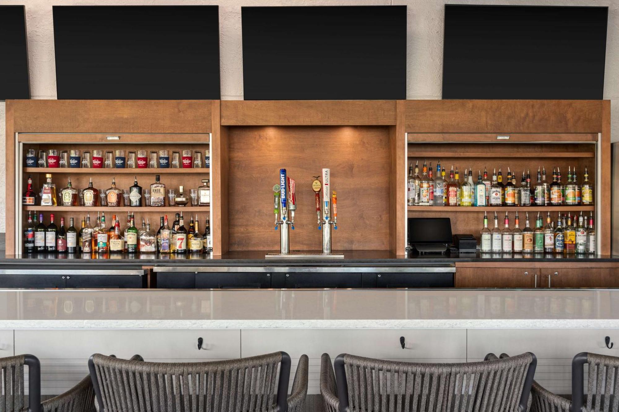 Doubletree By Hilton Fort Myers At Bell Tower Shops Extérieur photo