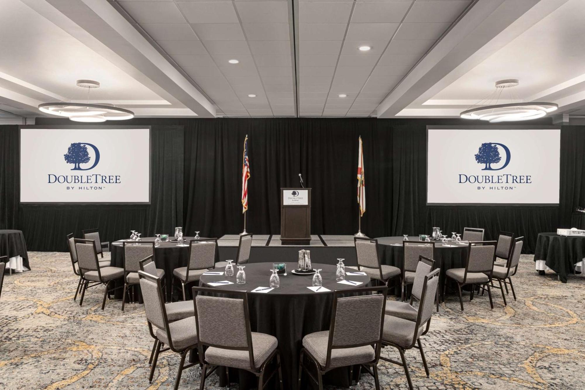 Doubletree By Hilton Fort Myers At Bell Tower Shops Extérieur photo