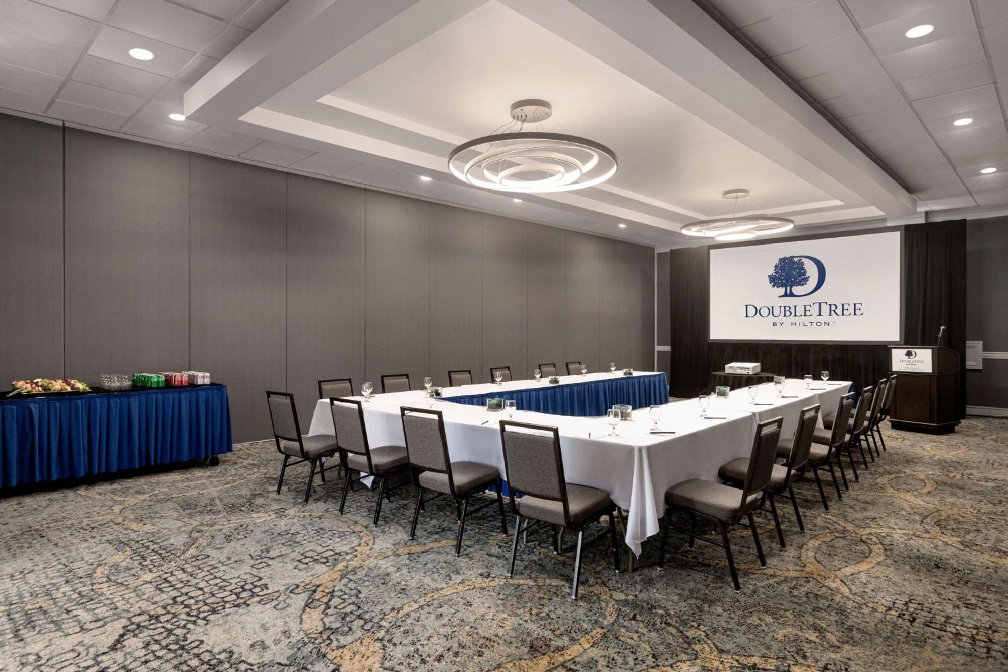 Doubletree By Hilton Fort Myers At Bell Tower Shops Extérieur photo