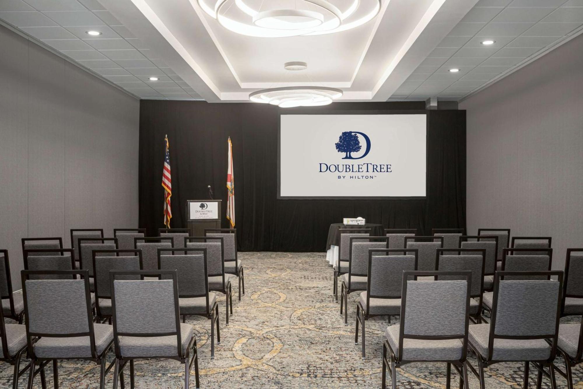 Doubletree By Hilton Fort Myers At Bell Tower Shops Extérieur photo