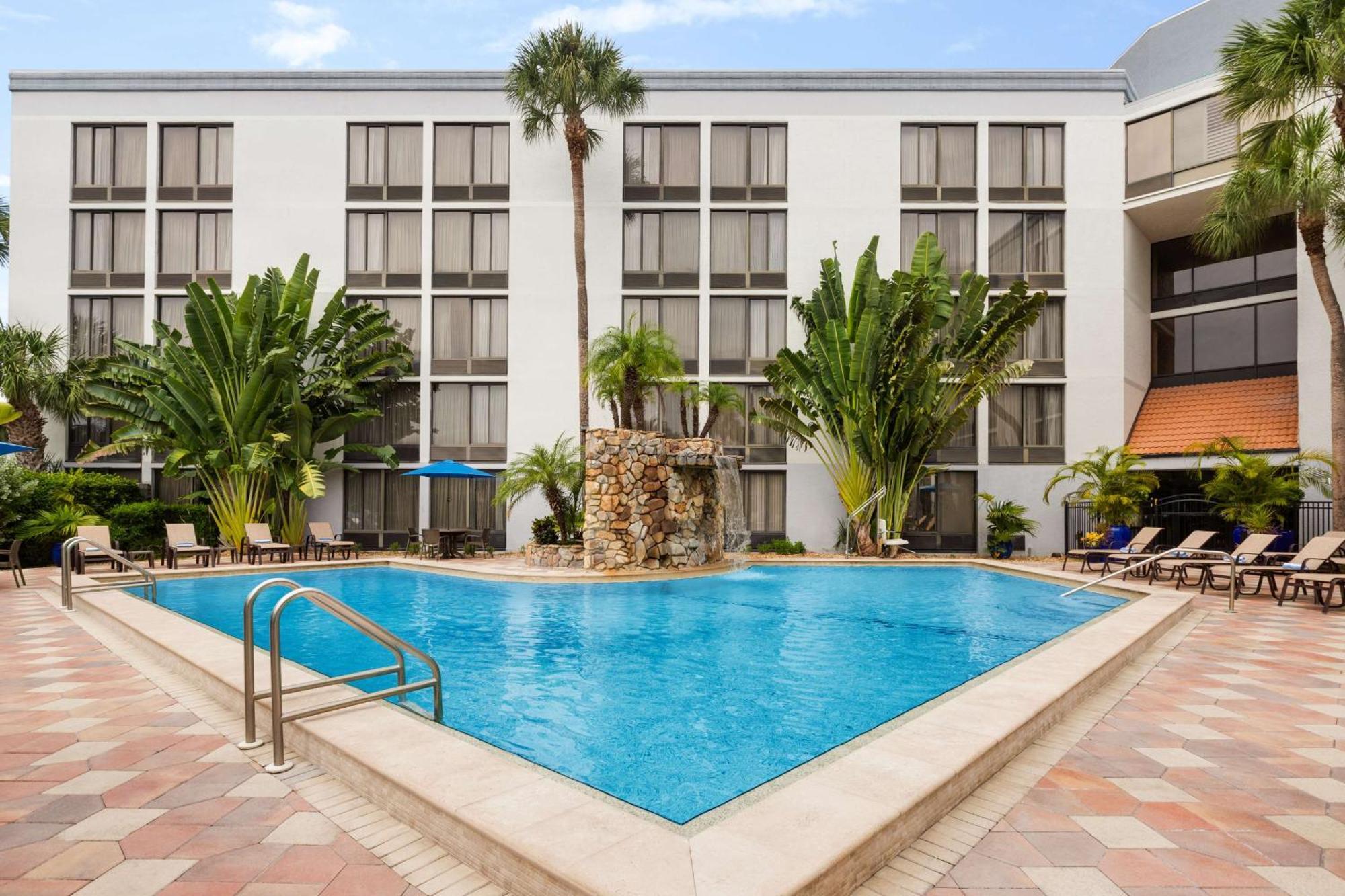 Doubletree By Hilton Fort Myers At Bell Tower Shops Extérieur photo