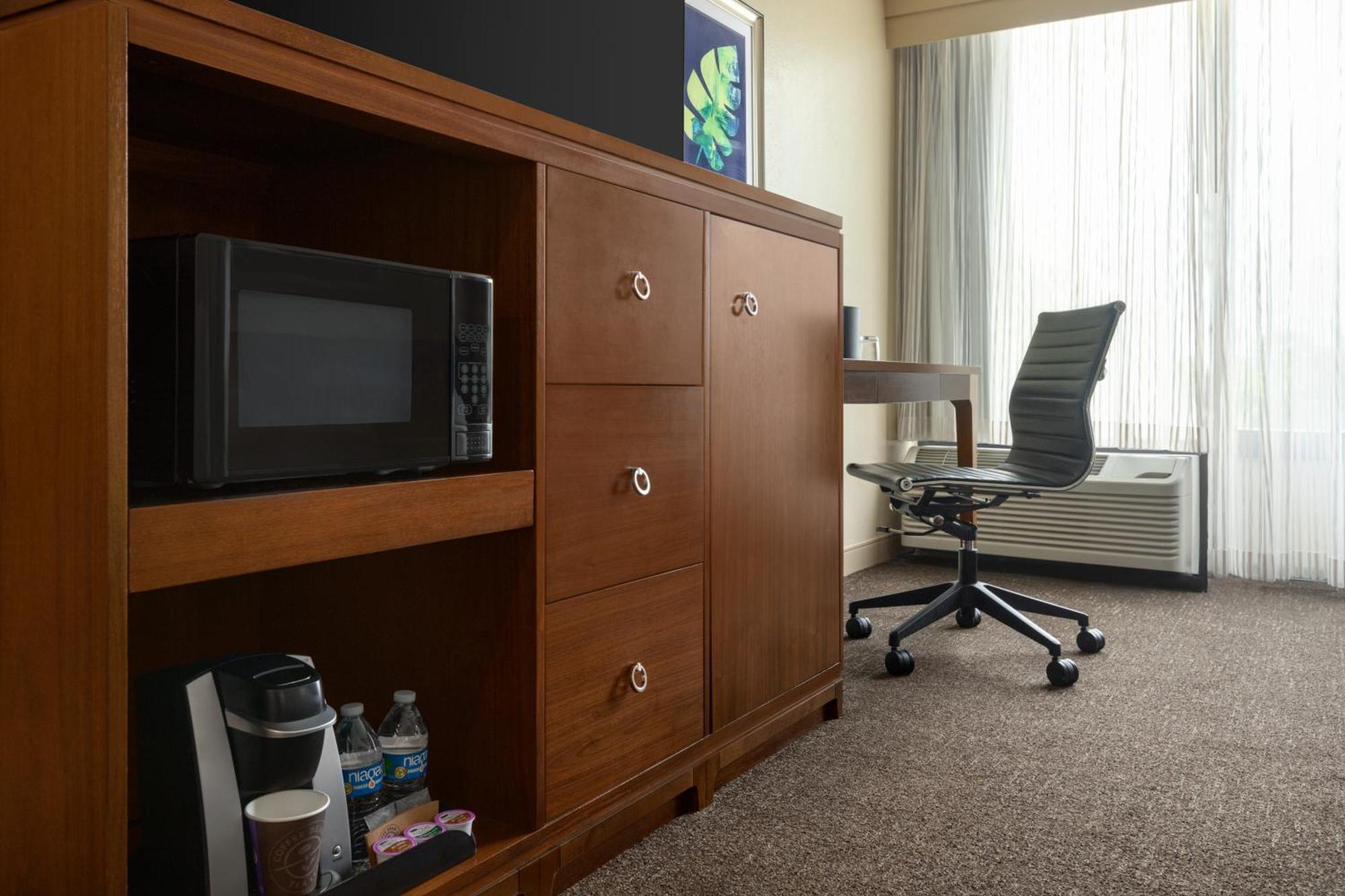 Doubletree By Hilton Fort Myers At Bell Tower Shops Extérieur photo