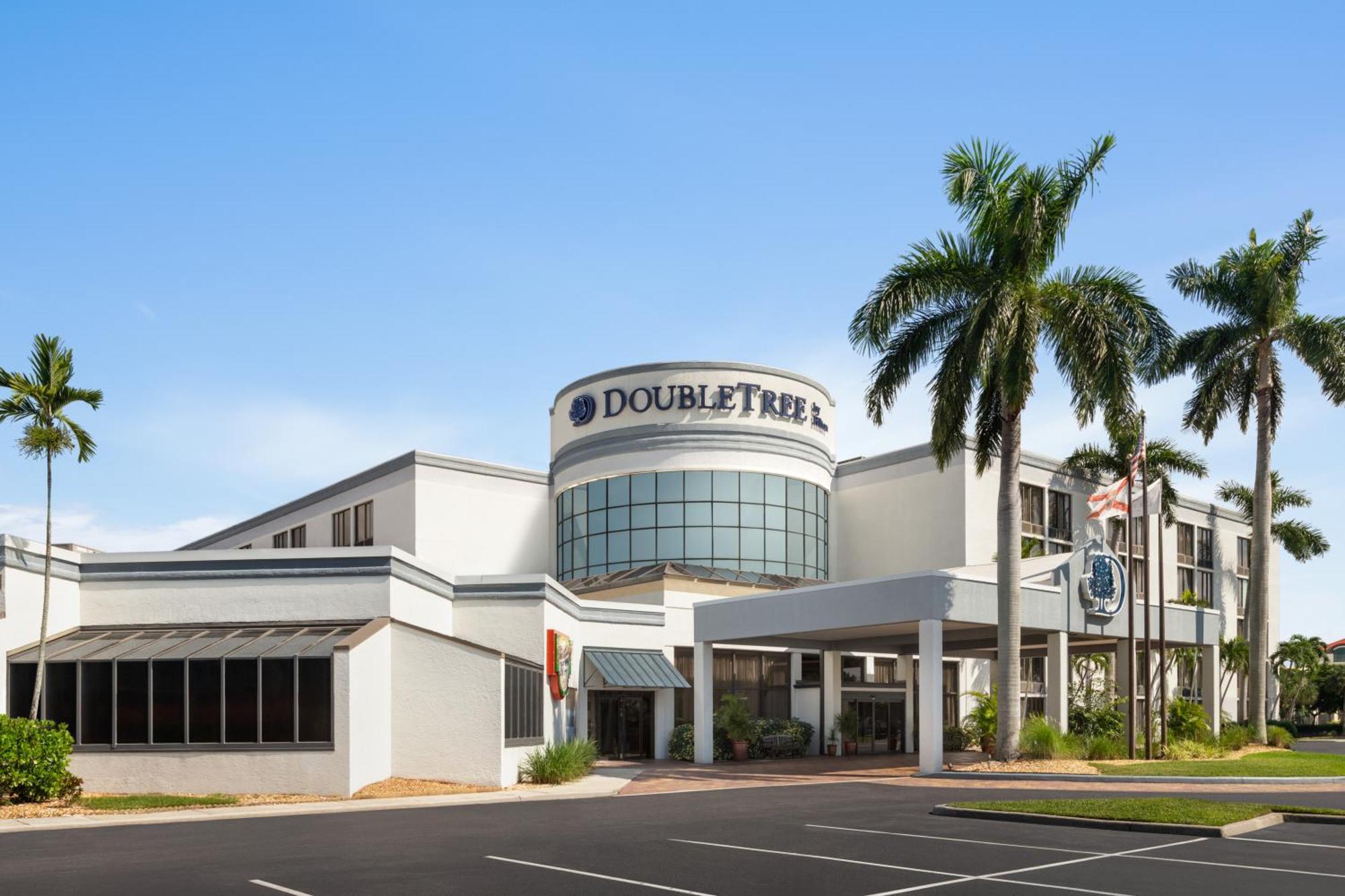 Doubletree By Hilton Fort Myers At Bell Tower Shops Extérieur photo