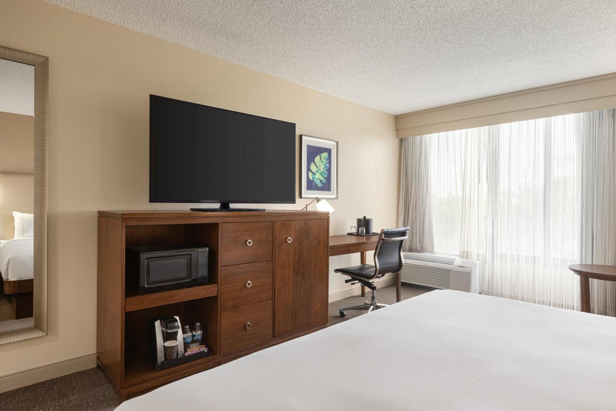 Doubletree By Hilton Fort Myers At Bell Tower Shops Extérieur photo